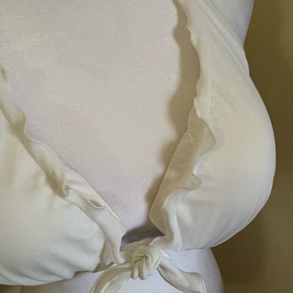 New Victoria’s Secret White Capri Ruffle Halter Bikini Swim Top Size 36DD - Picture 5 of 14